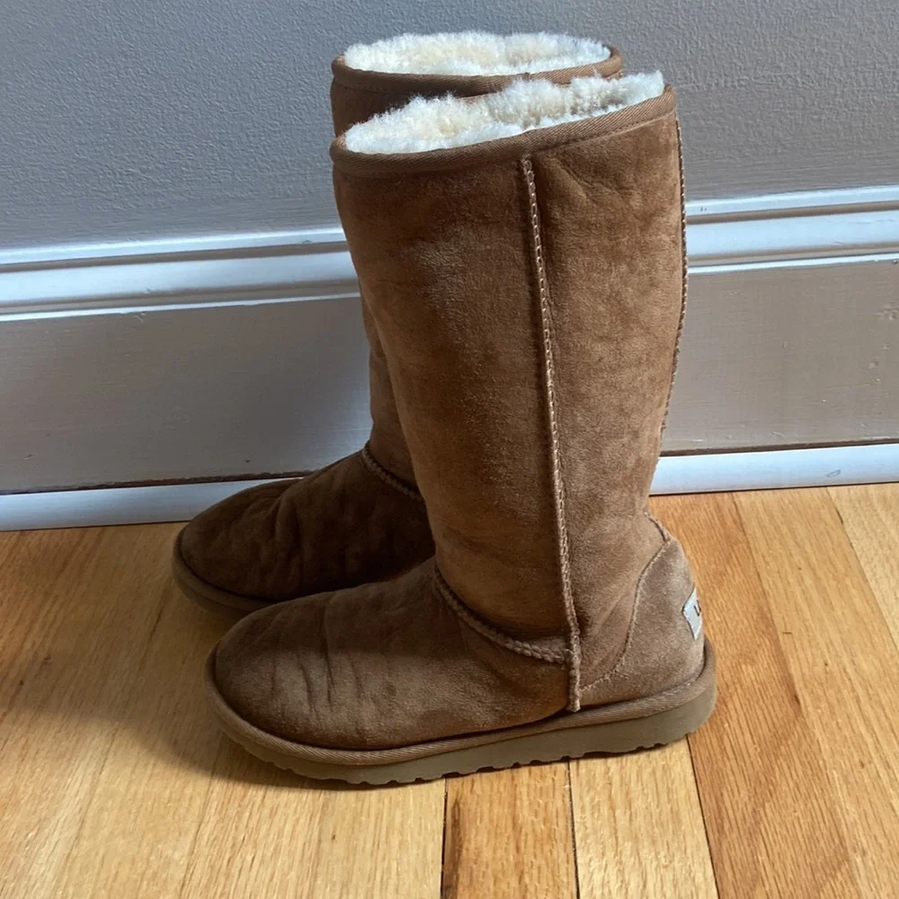 UGG Classic Tall Shearling Boots Chestnut Leather Suede Tall‎ Girls Boots Size 4